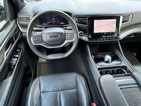 Used 2024 Jeep Wagoneer L Series II RWD image 25