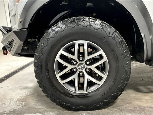 Used 2017 Ford F150 Raptor w/ Equipment Group 802A Luxury image 11