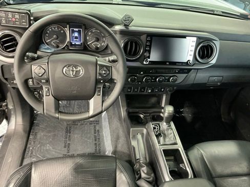 Used 2021 Toyota Tacoma TRD Off-Road w/ TRD Premium Off Road Package image 10