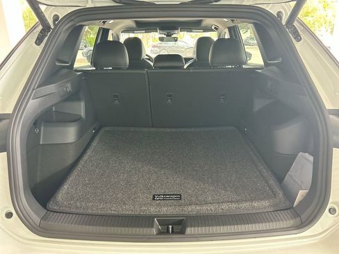New 2026 Volkswagen Tiguan SE R-Line FWD image 48