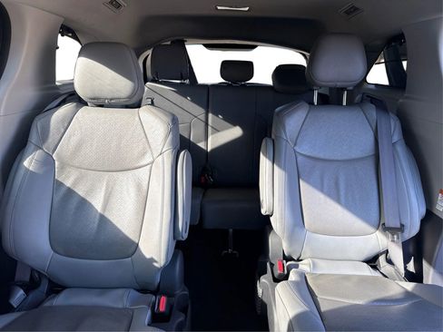 Used 2022 Toyota Sienna Limited FWD image 14