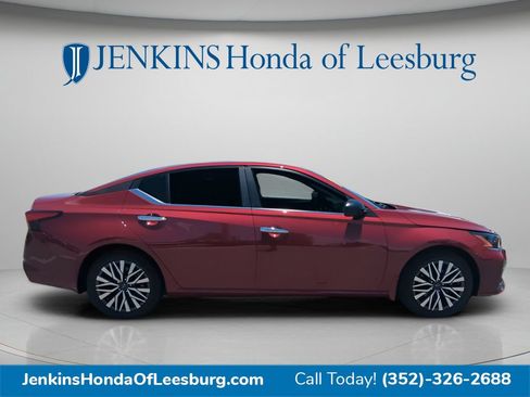 Used 2025 Nissan Altima 2.5 SV FWD image 3