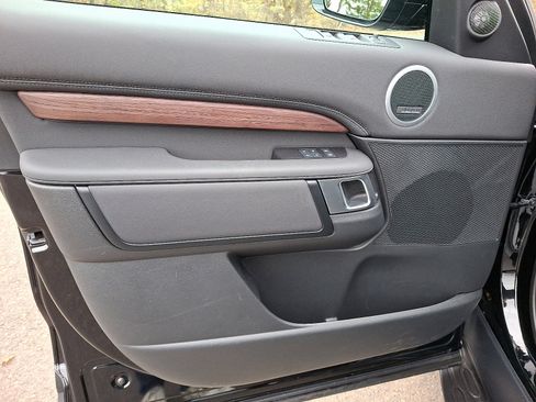 Used 2025 Land Rover Discovery S AWD/4WD image 12