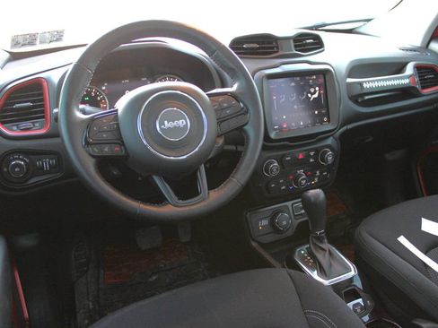 Used 2022 Jeep Renegade Latitude w/ Sun/Sound Group image 3