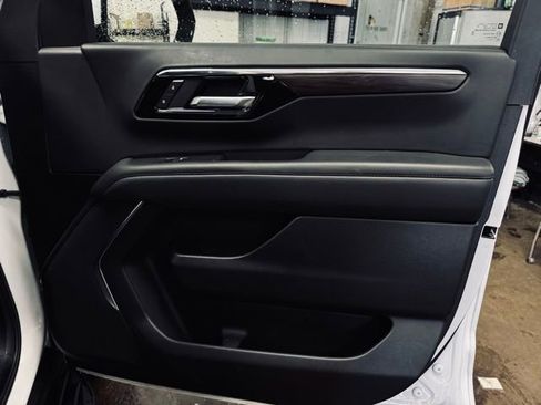 Used 2025 Chevrolet Tahoe LT image 15