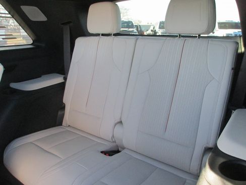 Used 2026 Cadillac Vistiq Sport w/ LPO, Floor Liner Package image 18
