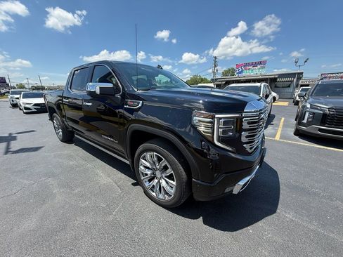 Used 2022 GMC Sierra 1500 Denali w/ Denali Reserve Package AWD/4WD image 1