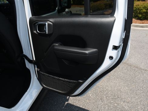 Used 2024 Jeep Wrangler Unlimited Rubicon AWD/4WD image 18