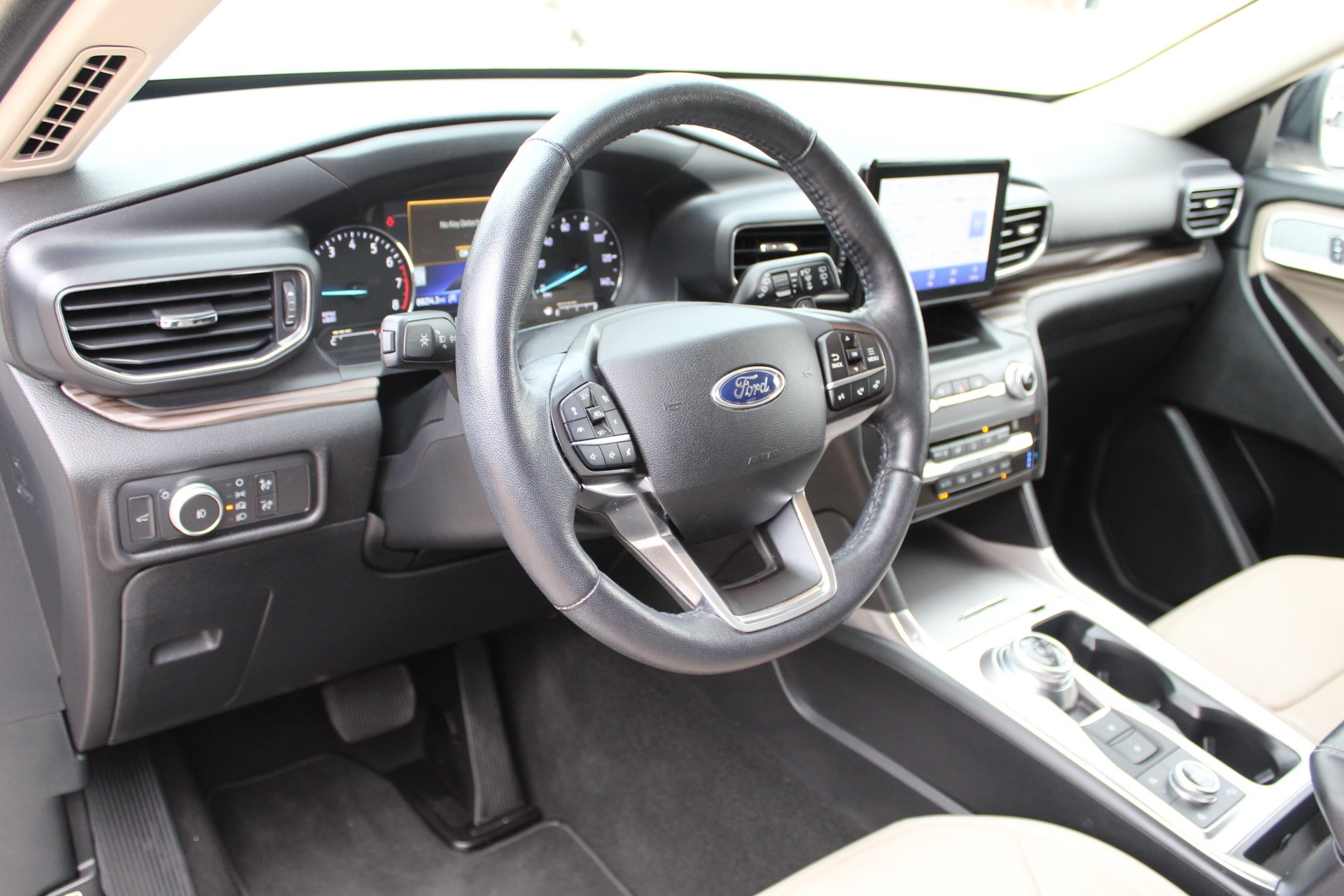 Used 2020 Ford Explorer Limited AWD/4WD image 34