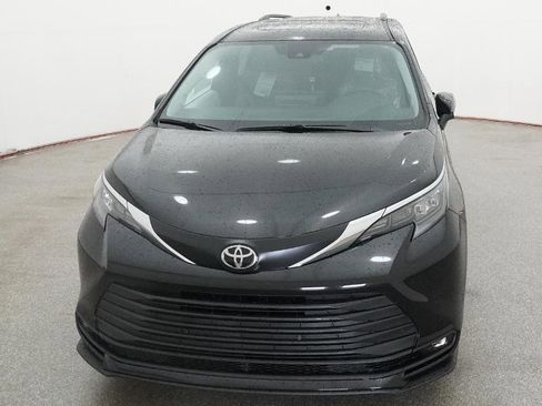 New 2026 Toyota Sienna XLE FWD image 10
