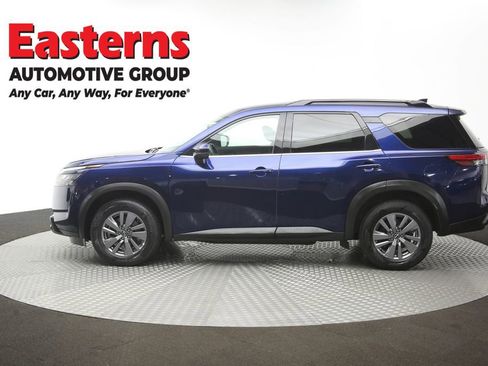 Used 2025 Nissan Pathfinder SV FWD image 61