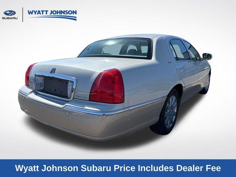 Used 2005 Lincoln Town Car Signature Limited RWD image 6