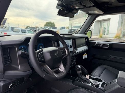 New 2025 Ford Bronco Badlands image 8