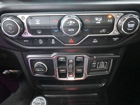 Used 2022 Jeep Wrangler Unlimited Sahara AWD/4WD image 20