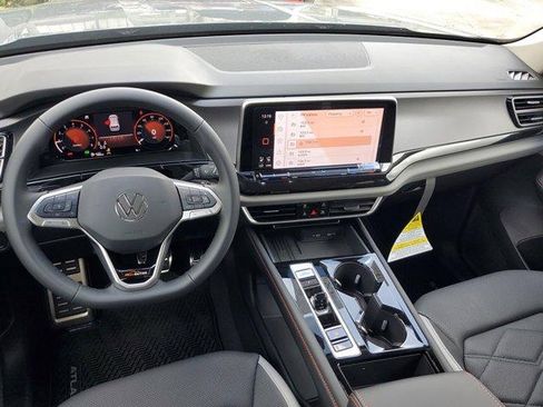 New 2026 Volkswagen Atlas Peak Edition image 6
