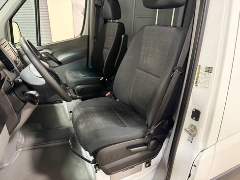 Used 2018 Mercedes-Benz Sprinter 2500 image 37