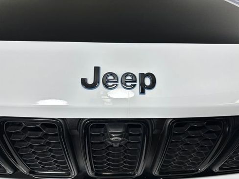 Used 2023 Jeep Grand Cherokee Trailhawk image 9