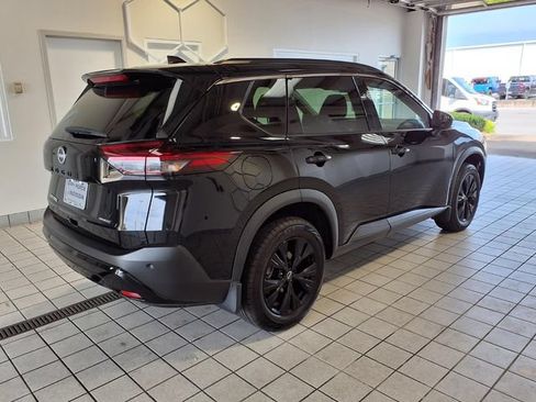 Used 2023 Nissan Rogue SV w/ SV Premium B Package FWD image 2