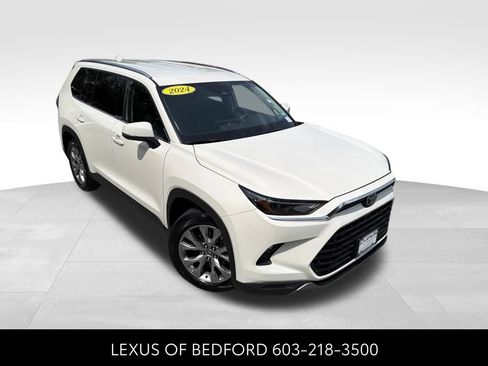 Used 2024 Toyota Grand Highlander AWD image 3