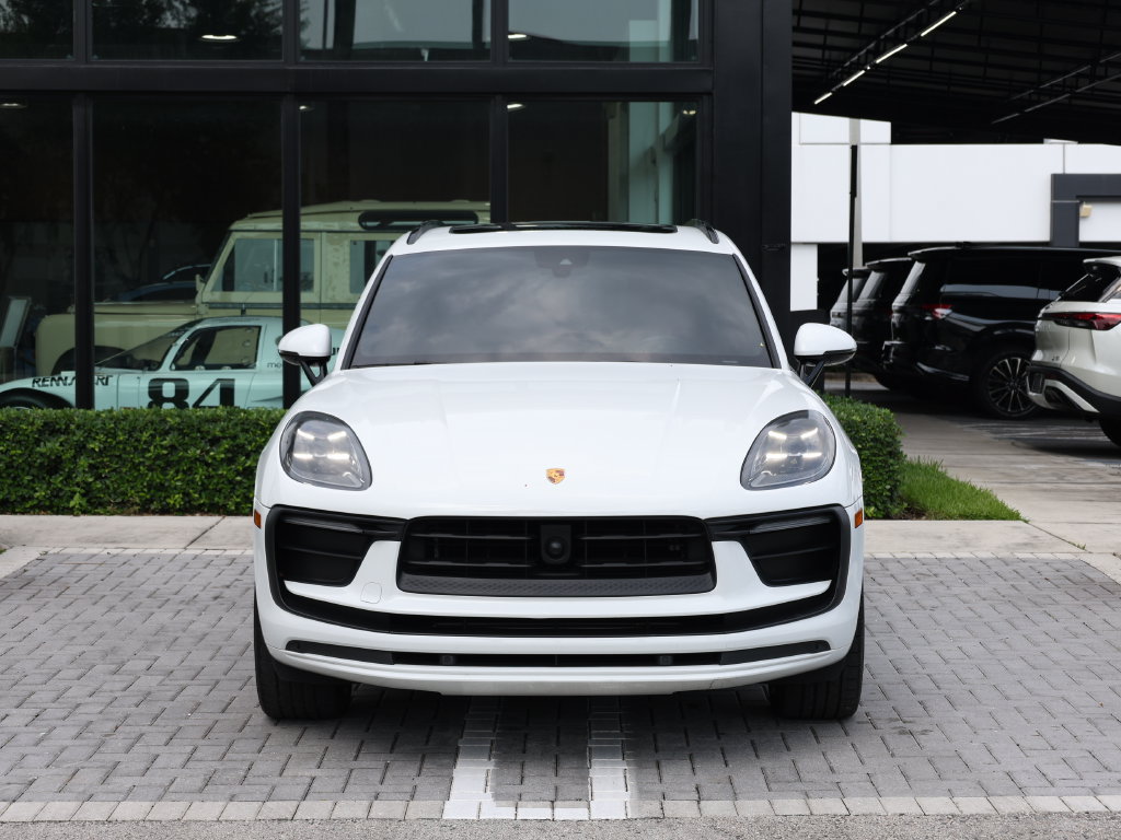 Used 2023 Porsche Macan Turbo AWD/4WD image 3