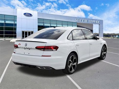 Used 2022 Volkswagen Passat 2.0T R-Line image 4