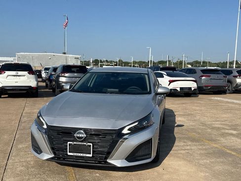 Certified 2023 Nissan Altima 2.5 SV FWD image 6