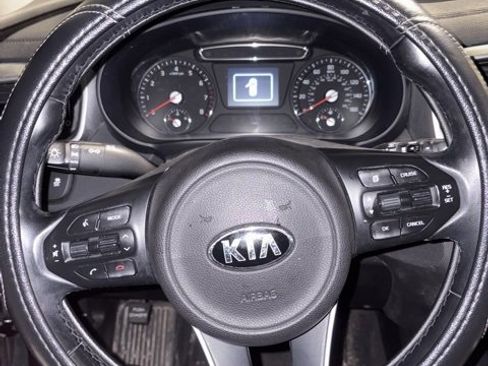 Used 2016 Kia Sorento LX w/ LX Convenience Package image 8