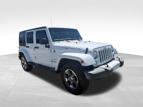 Used 2016 Jeep Wrangler Unlimited Sahara w/ Connectivity Group AWD/4WD image 7