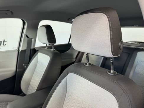 Used 2022 Chevrolet Equinox LS image 3