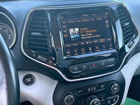 Used 2019 Jeep Cherokee Limited w/ Technology Group FWD image 6