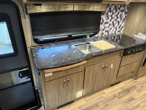 Used 2017 Ford E-450 and Econoline 450 Super Duty w/ Motorhome Prep Package RWD image 53