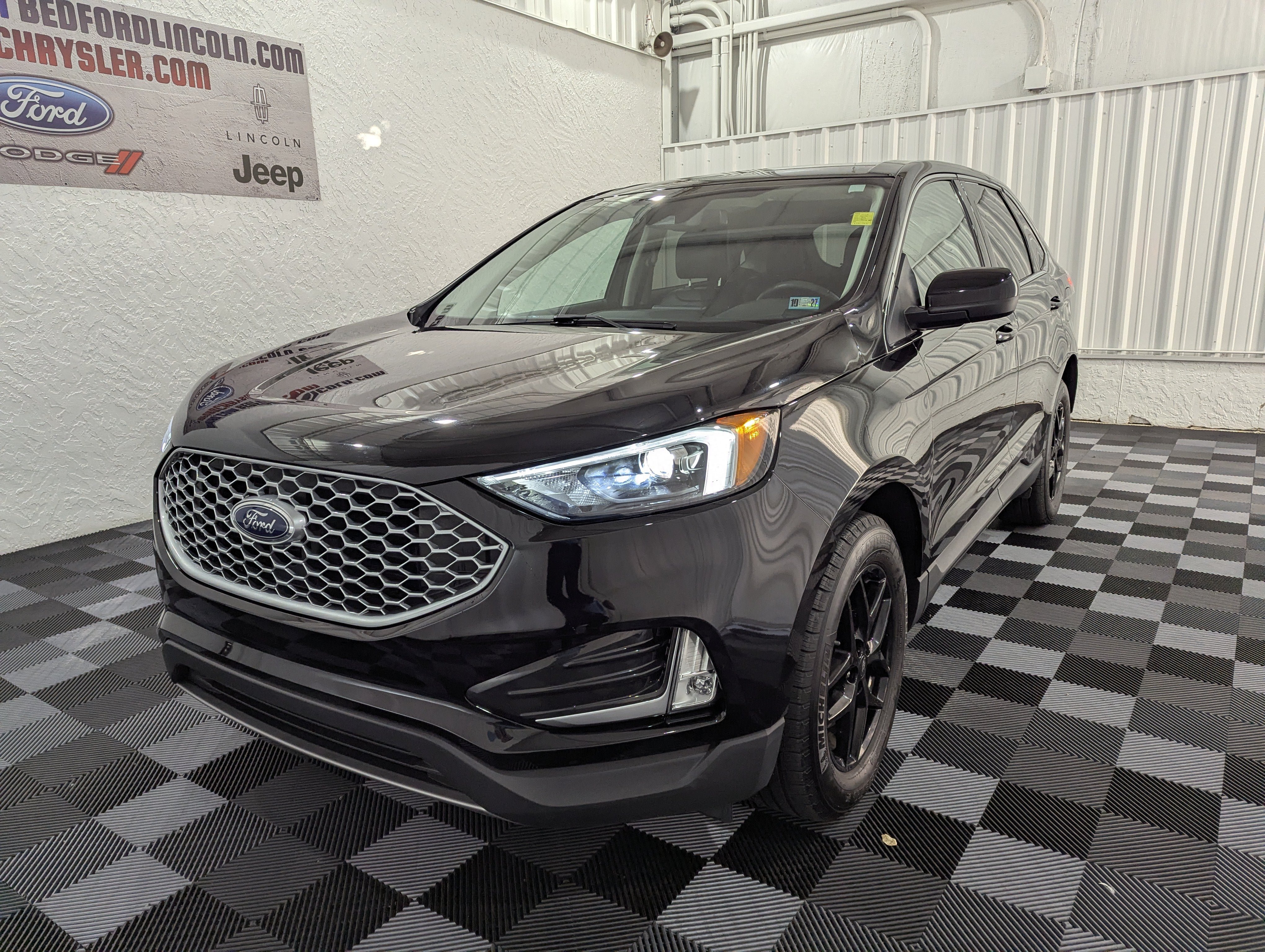 Used 2024 Ford Edge SEL w/ Convenience Package AWD/4WD image 2