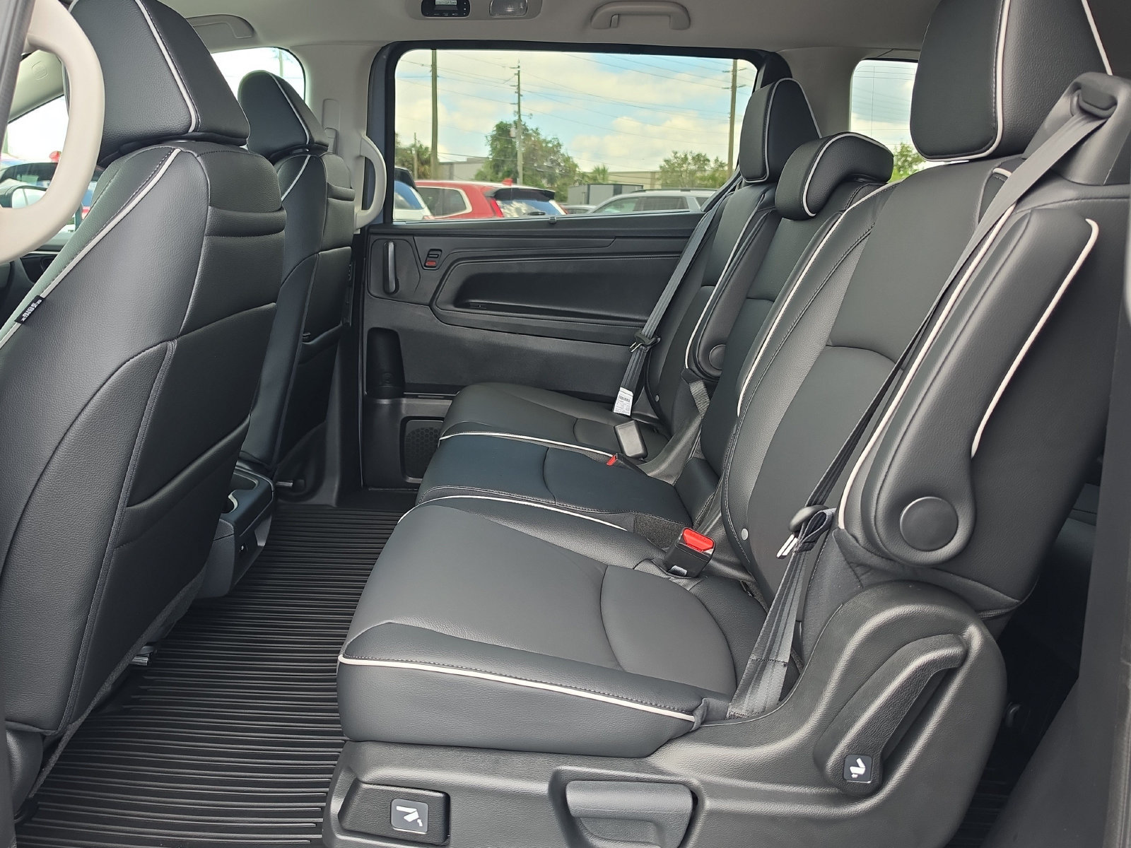 New 2027 Honda Odyssey Touring image 14