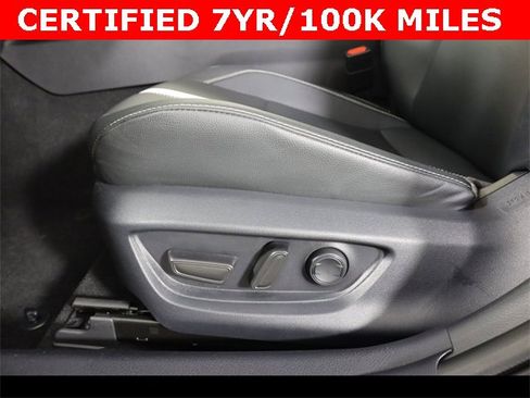 Used 2025 Toyota Camry SE w/ Convenience Package image 15