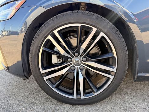 Used 2022 Volvo S60 B5 R-Design image 8