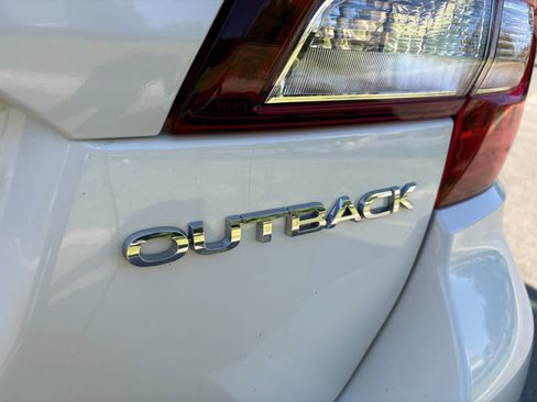 Used 2018 Subaru Outback 2.5i Premium AWD/4WD image 36