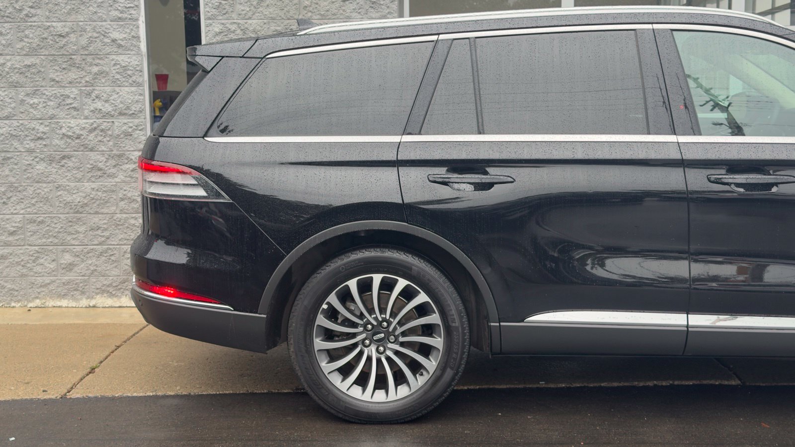 Used 2023 Lincoln Aviator Reserve w/ Elements Package Plus AWD/4WD image 7
