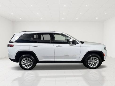 Certified 2023 Jeep Grand Cherokee Laredo w/ Luxury Tech Group I AWD/4WD image 5