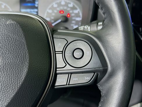 Used 2025 Toyota Corolla Cross LE image 17