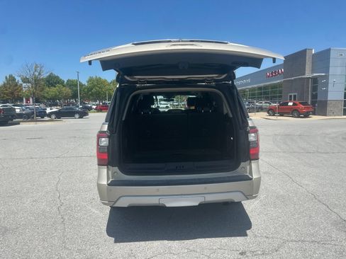 Used 2018 Ford Expedition Platinum AWD/4WD image 11