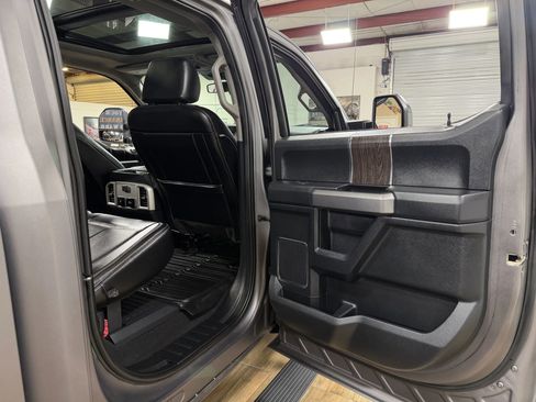 Used 2021 Ford F250 Lariat w/ Lariat Ultimate Package AWD/4WD image 17