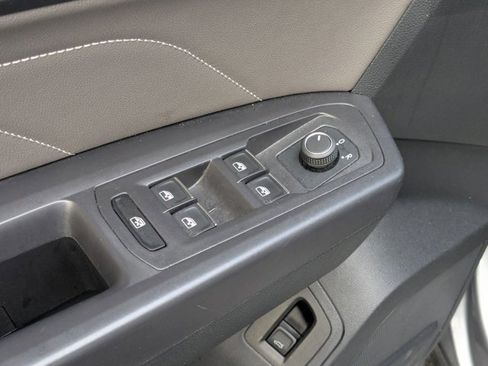 Used 2021 Volkswagen Atlas Cross Sport SE w/ Panoramic Sunroof Package image 12