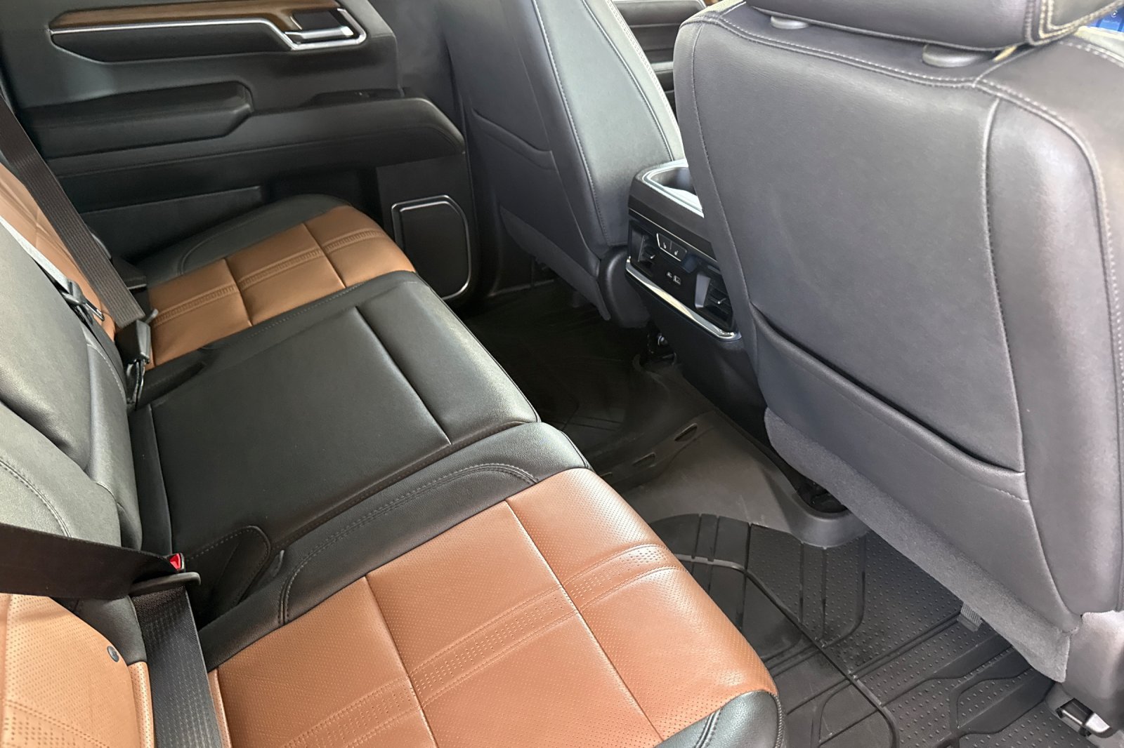 Used 2024 Chevrolet Silverado 1500 High Country w/ High Country Premium Package AWD/4WD image 23