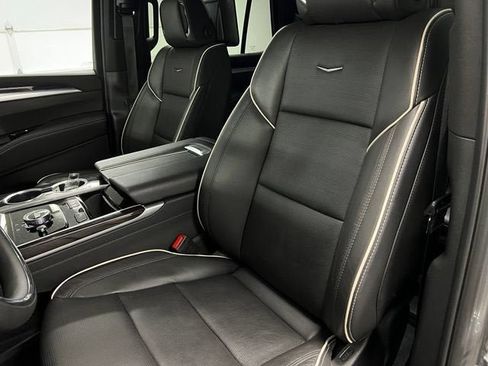 Certified 2026 Cadillac Escalade Luxury AWD/4WD image 16