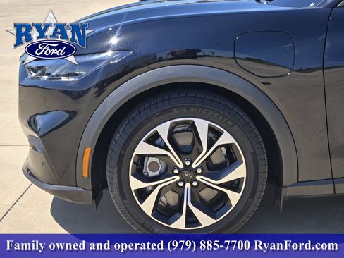 Certified 2025 Ford Mustang Mach-E Select RWD image 5