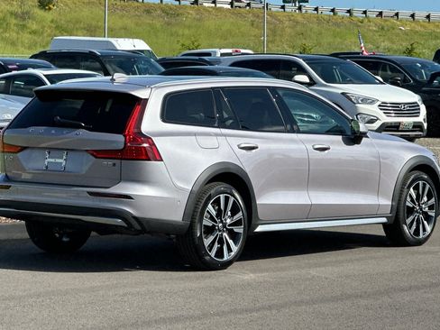 New 2026 Volvo V60 B5 Cross Country Ultra w/ Climate Package AWD/4WD image 3
