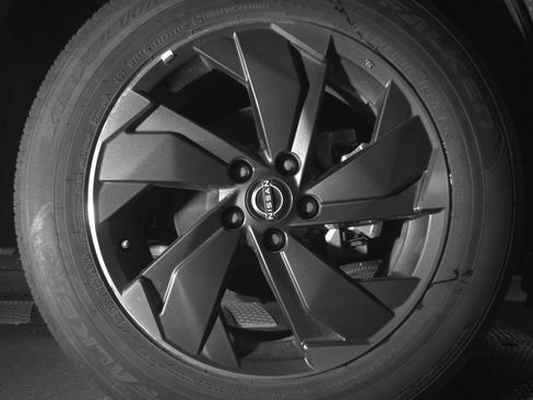 Used 2025 Nissan Rogue SV image 13