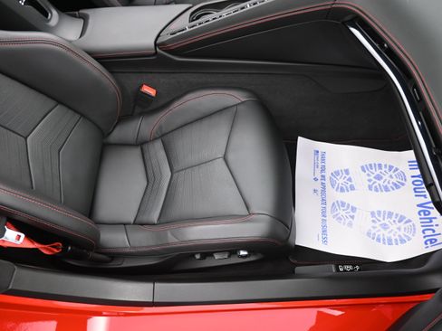 Used 2024 Chevrolet Corvette Stingray Premium Conv w/ Z51 Performance Package RWD image 33