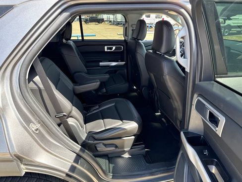 Used 2024 Ford Explorer XLT w/ Equipment Group 202A AWD/4WD image 12