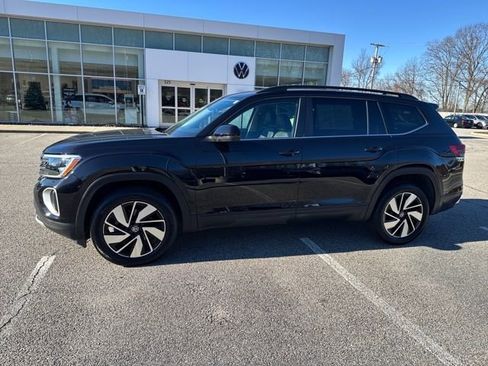 Certified 2025 Volkswagen Atlas SE image 5